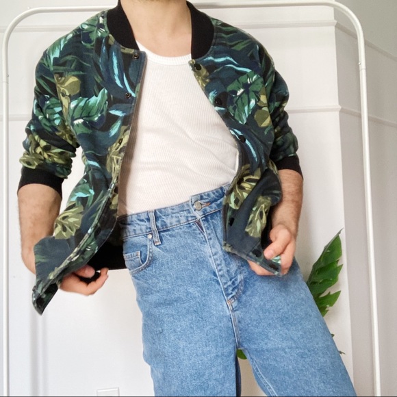 AA VEST - Picture 3 of 5